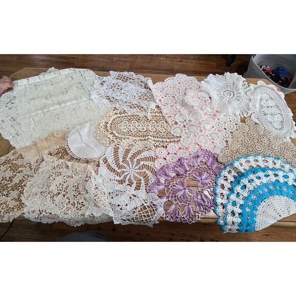 Vtg Lot 20 Crochet Lace Doilies Table Runners Floral Color Circle Rectangle - Picture 3 of 6